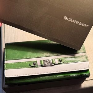 Giani Bernini Green and White Wallet